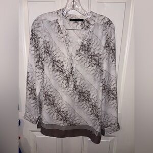 Rose & Olive Gray and White Patterned Blouse